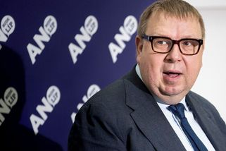 Sliby o přídavcích na děti se rozplynuly. Proč ministr Juchelka nechal rodiny na holičkách? - Médium.cz